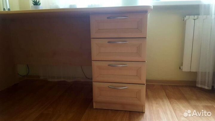 Стол угловой б/у в отличном состоянии