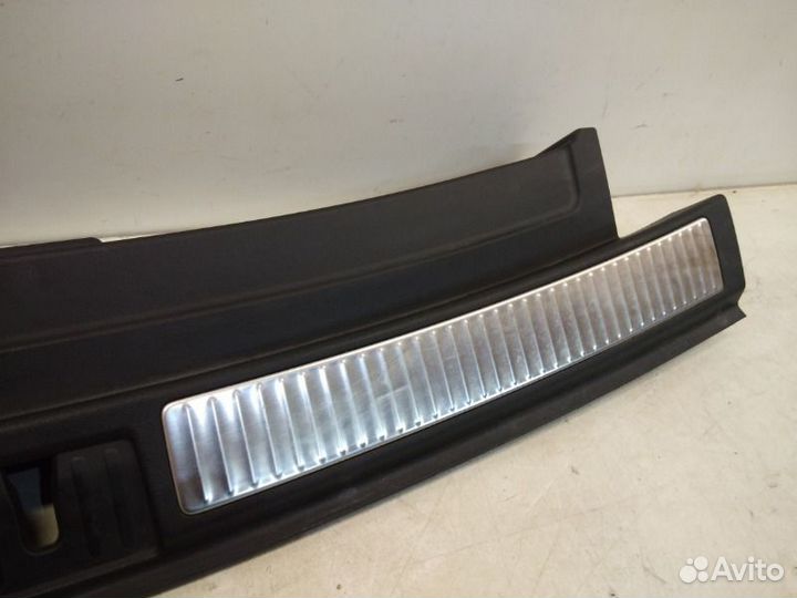 Накладка замка багажника Volkswagen Touareg 3