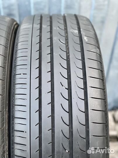 Yokohama BluEarth RV-02 225/40 R19 93W