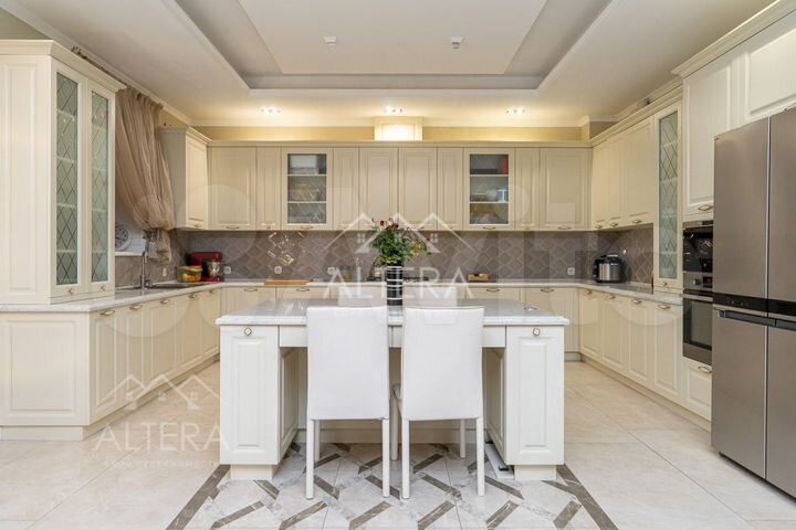 Дом 500,1 м² на участке 10 сот.