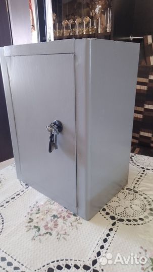 Сейф металлический