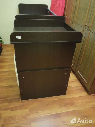 Детская кроватка и пеленальный комод