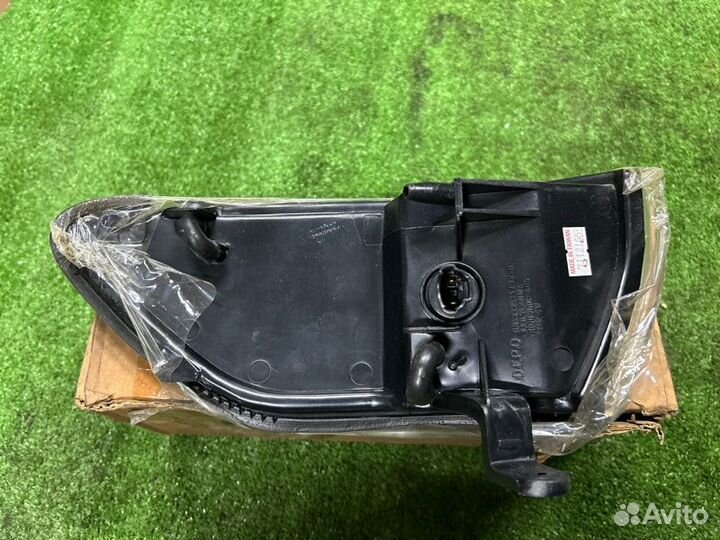 Поворотник передний правый Toyota Corona T170