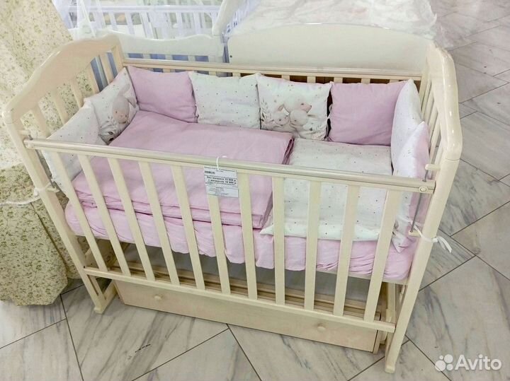 Кроватка с маятником