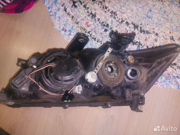 Фара правая Toyota Rav 4