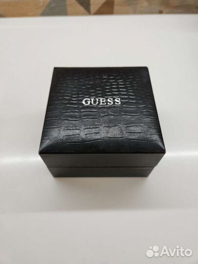 Часы guess