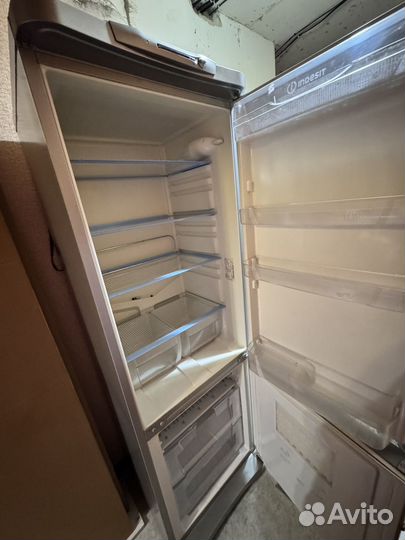 Холодильник indesit бу Рабочий