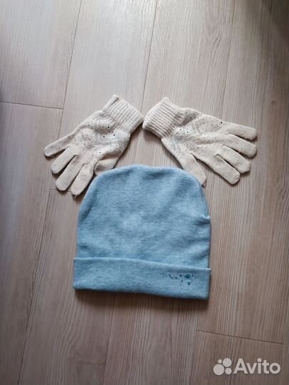 Перчатки и шапка женские