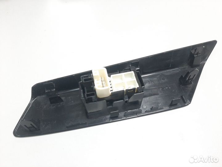 Кнопка стеклоподъемника задняя правая Rav4 40 2019