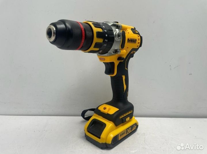 Шуруповерт DeWalt DCD796