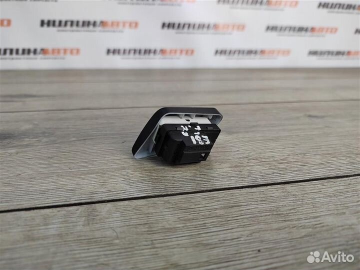 Кнопка центрального замка volkswagen Passat B6