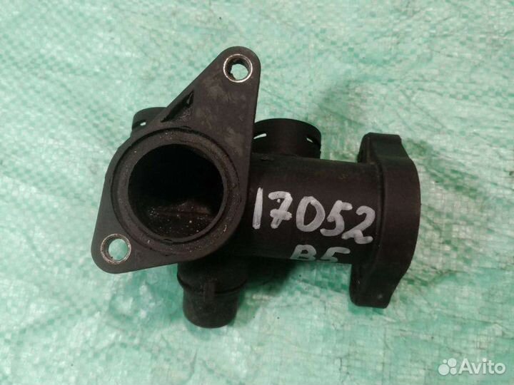 Фланец системы охлаждения Volkswagen Passat B5