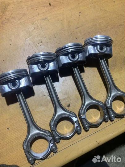 Поршень с шатуном Skoda Octavia A7 cjza