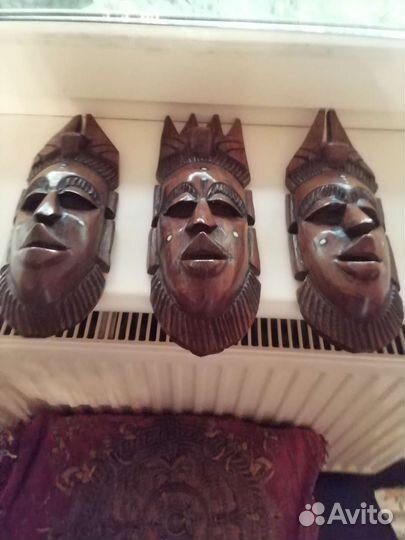 Маска из дерева со вставками из кости Африка