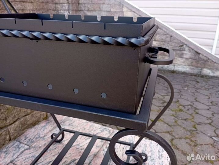 Кованый красивый мангал (новый)