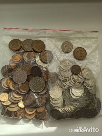 Монеты и банкноты разные