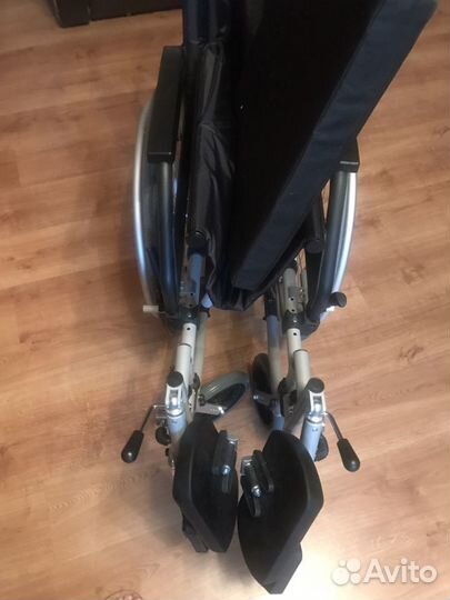 Два новых инвалидных кресла