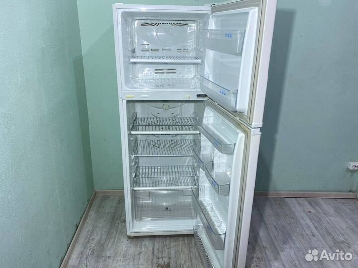 Холодильник Samsung