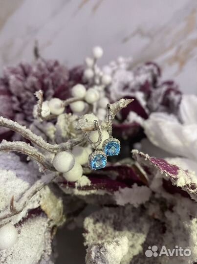 Золотые серьги и кольцо с бриллиантами и топазами