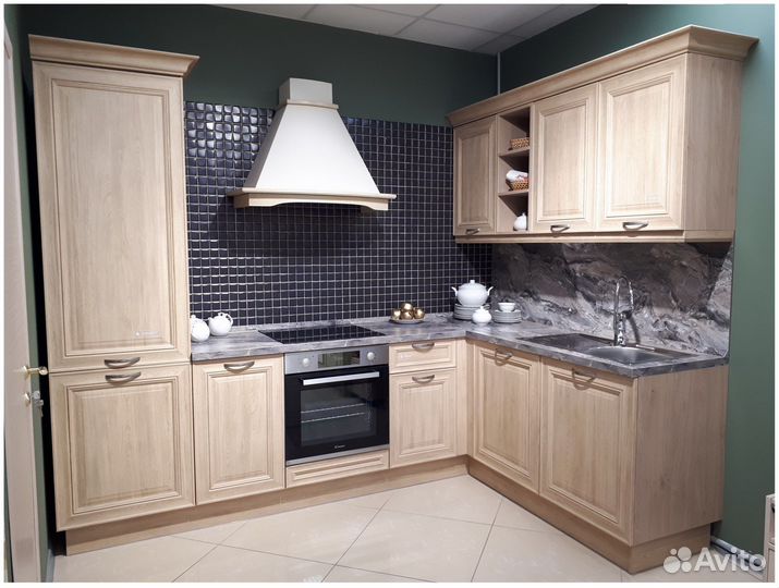 Кухонный гарнитур выставочный образец