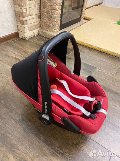 Автокресло Maxi-Cosi Pebble Plus Vivid Red