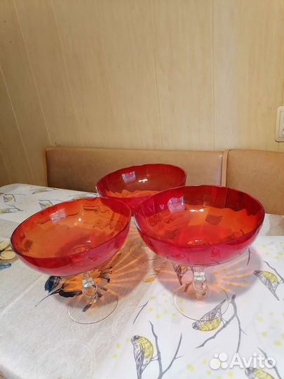 Ваза для фруктов на ножке цветное стекло СССР