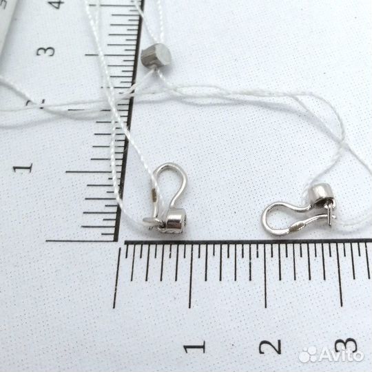 Золотые серьги с камнем