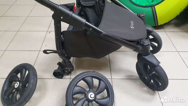 Ремонт колеса детской коляски Tutis