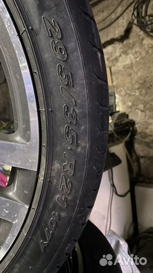 Pirelli P Zero 295/35 R21 и 295/35 R21