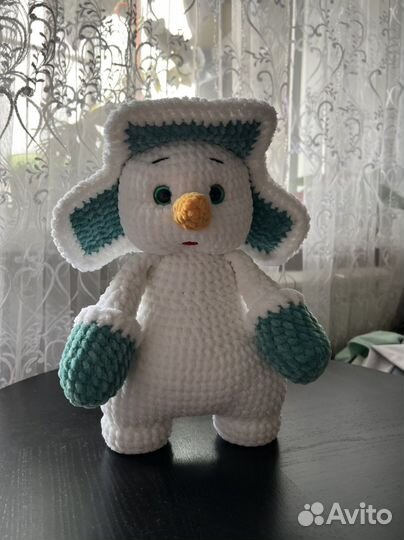 Новогодняя игрушка снеговик