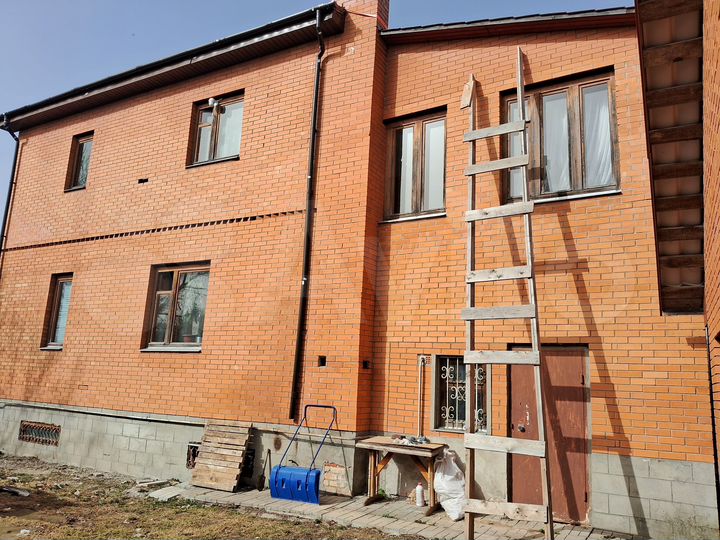 Коттедж 350 м² на участке 15 сот.