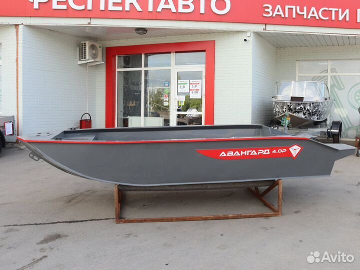 Моторная лодка Авангард 4,0 Р