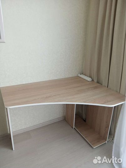 Компьютерный стол угловой