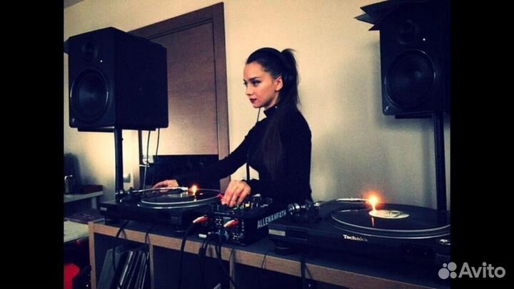 Диджей девушка (DJ) Диджей + Звук, Cвет