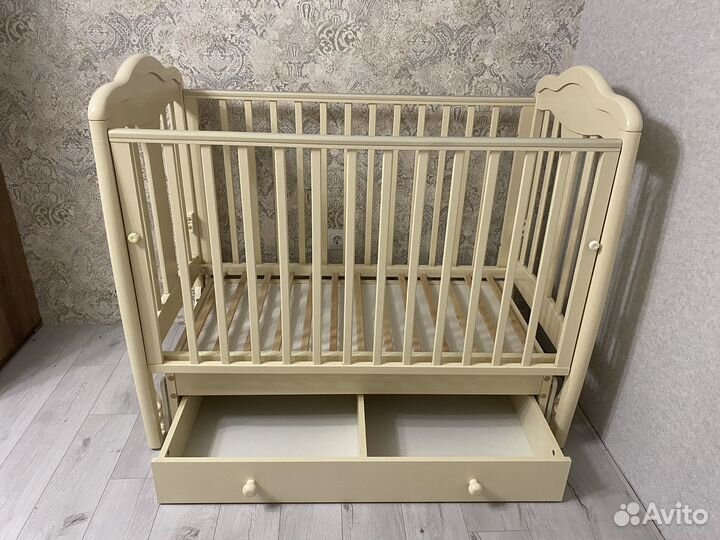 Детская кроватка и пеленальный комод Гандылян