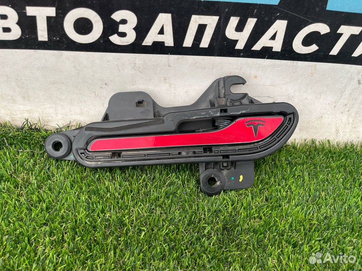 Ручка наружная двери передней левой Tesla Model Y