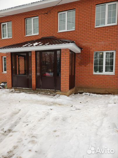 Входная панорамная группа дверь и остекленный вход