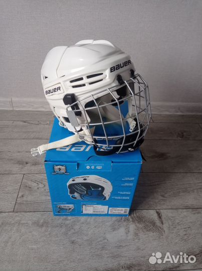 Хоккейный шлем