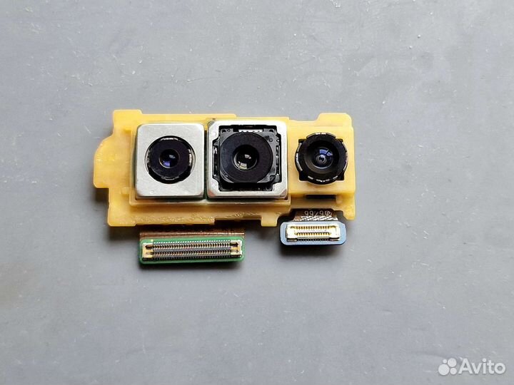 Телефон Samsung Galaxy S10