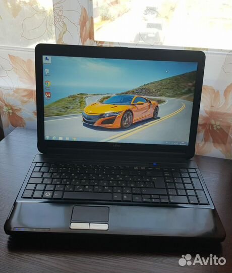 Intel Core i3 M380 /4гб/ HDD 320GB/заряд держит