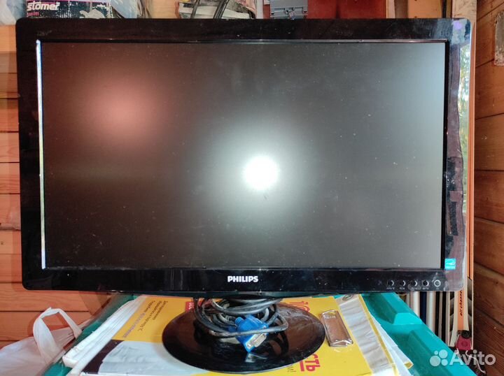 Монитор Philips 22