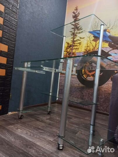 Компьютерный стол стеклянный