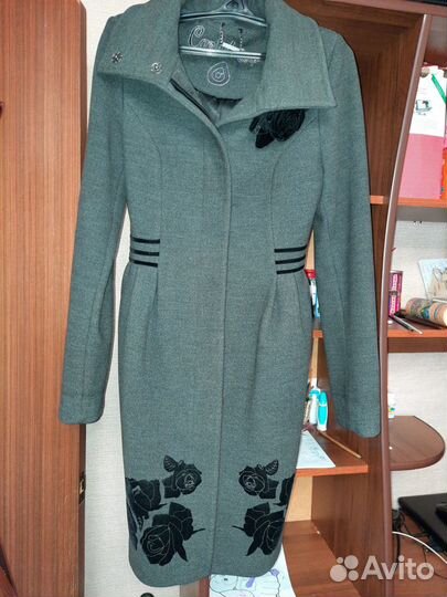 Пальто, 42 размер, в хорошем состоянии, есть торг