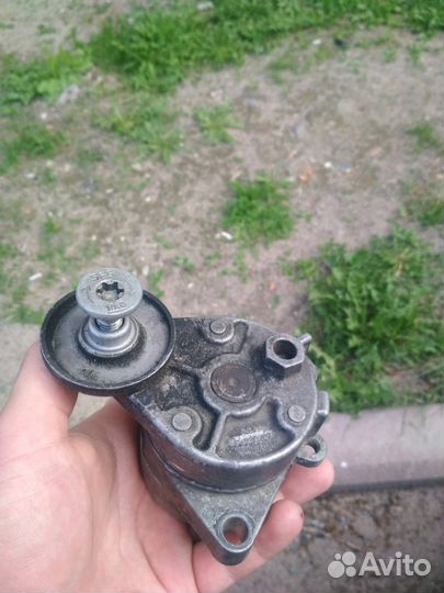 Продам механический натяжитель ремня генератора бм