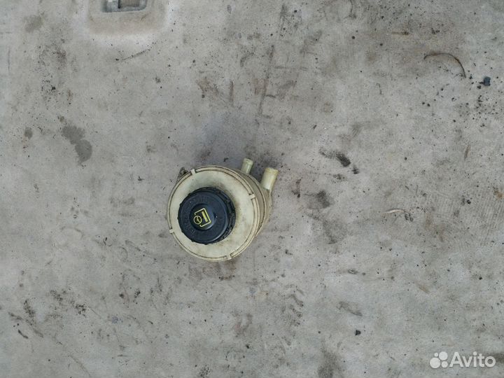 Бачок гура renault sandero