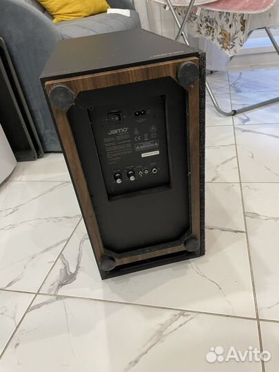Сабвуфер Jamo s810