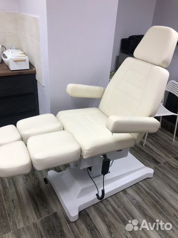 Педикюрно-косметологическое кресло