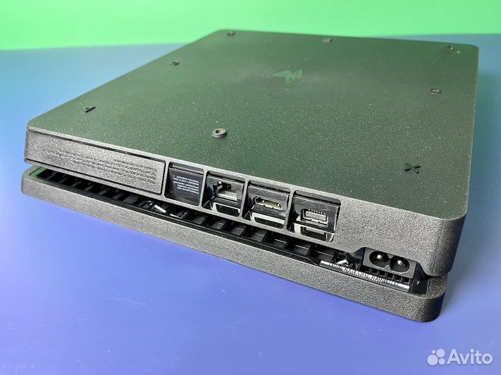 Sony PS4 Slim 1TB Jet Black (черная) с геймпадом