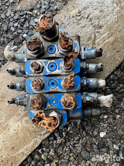 Гидрораспределитель на экскаватор