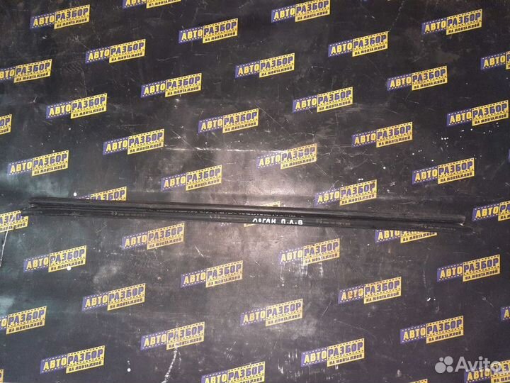Уплотнитель стекла двери Рено Логан
